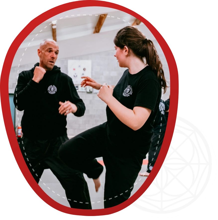 Kenpo techniek demonstratie — trainer en leerling tijdens Kenpo zelfverdedigingsles in Putte